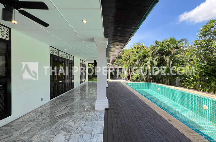 House with Private Pool in Sukhumvit 